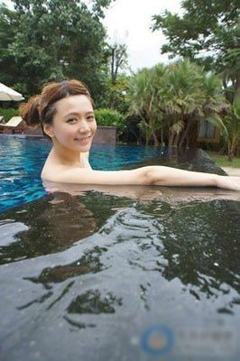 台湾女星小Call勇敢曝裸泳视频 网友：羡慕摄影师